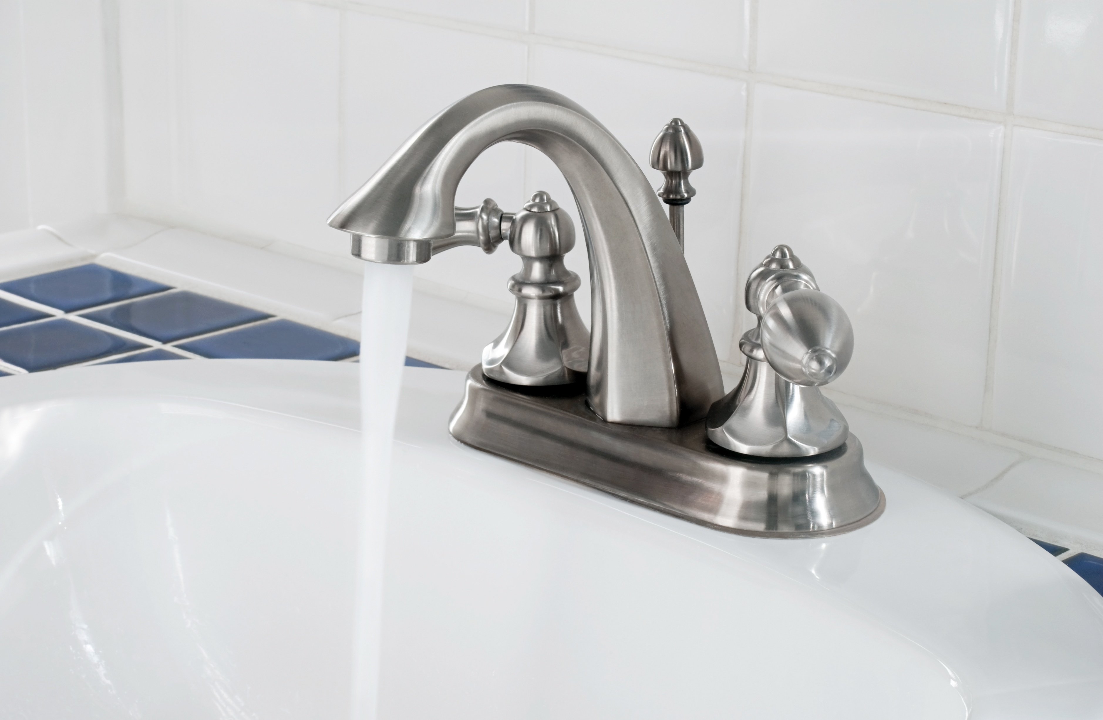 bathroom sink faucet handle valve squeaks
